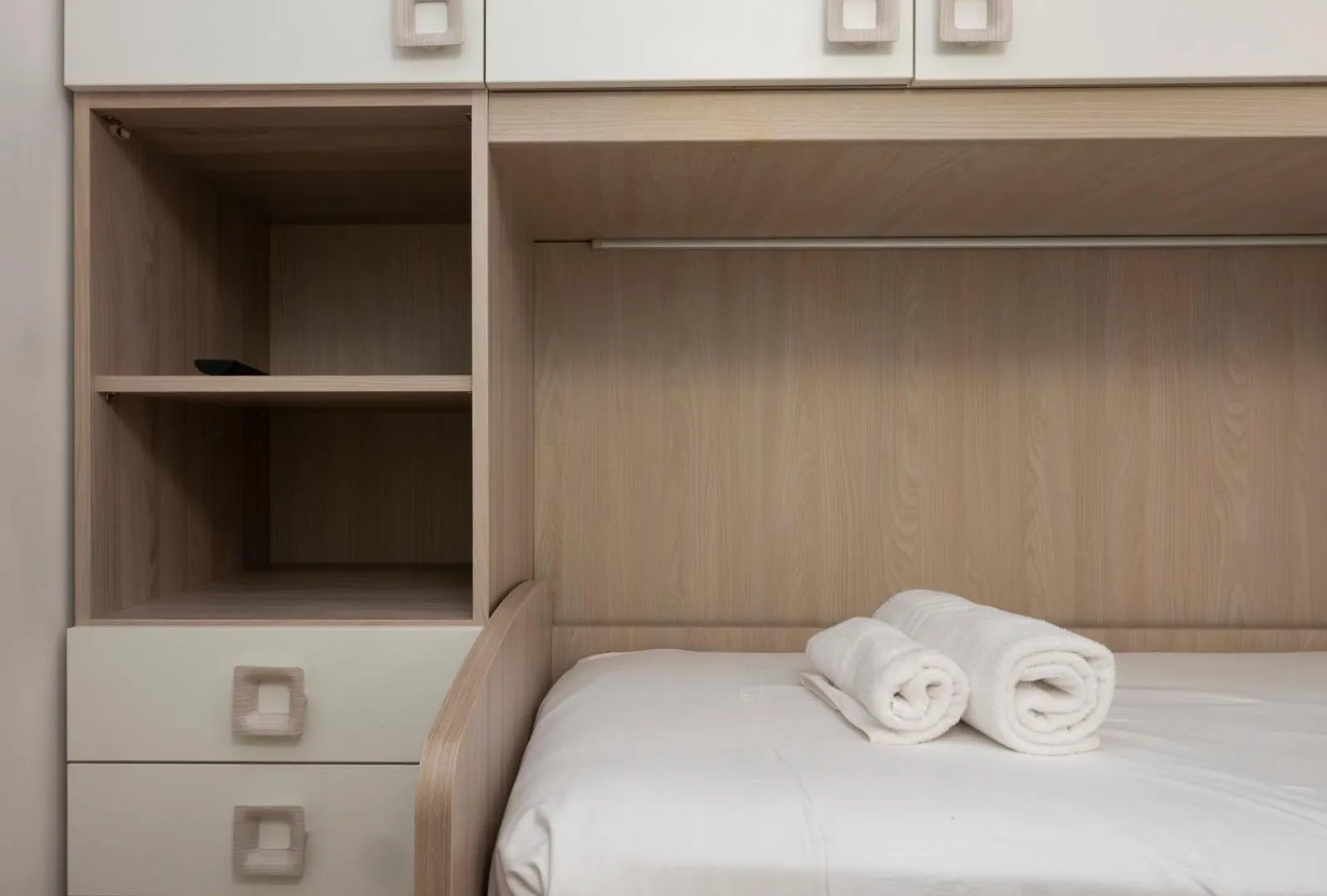 I Host Apartment - Della Torre 9 Milan 0*,  Italy